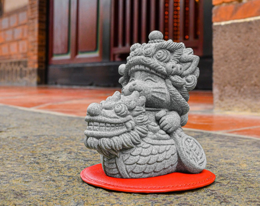 Lucky on Dragon Boat Welcoming Year of Dragon