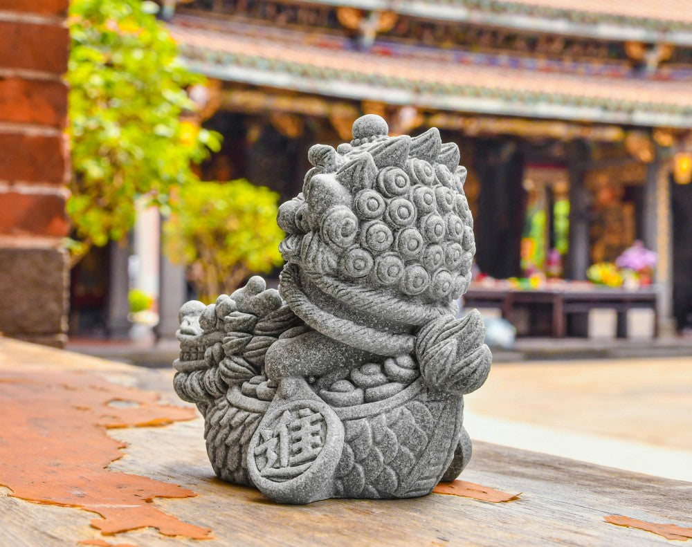 Lucky on Dragon Boat Welcoming Year of Dragon