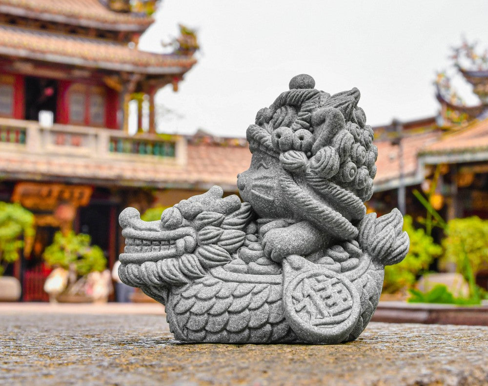 Lucky on Dragon Boat Welcoming Year of Dragon