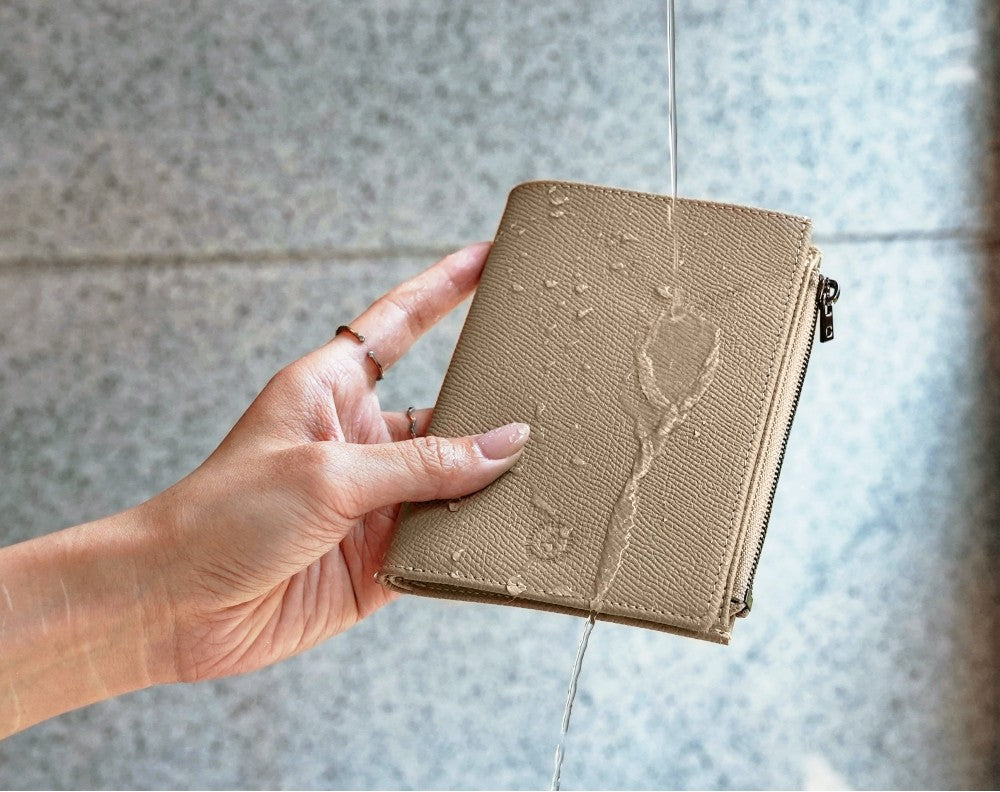 Featherly Passport Wallet - Khaki Cross-Hatch Texture