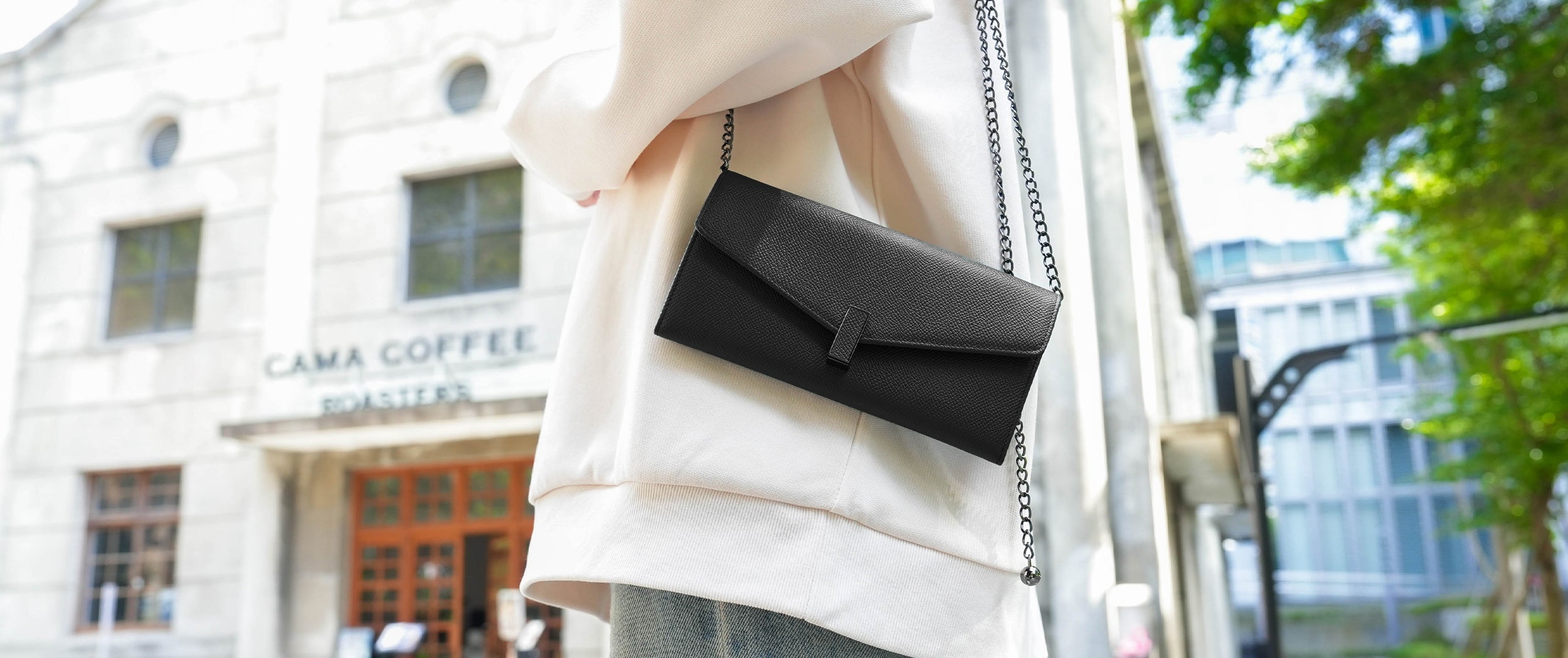 Carina XL v2 Crossbody Clutch - Italian Cross-Hatch in Black