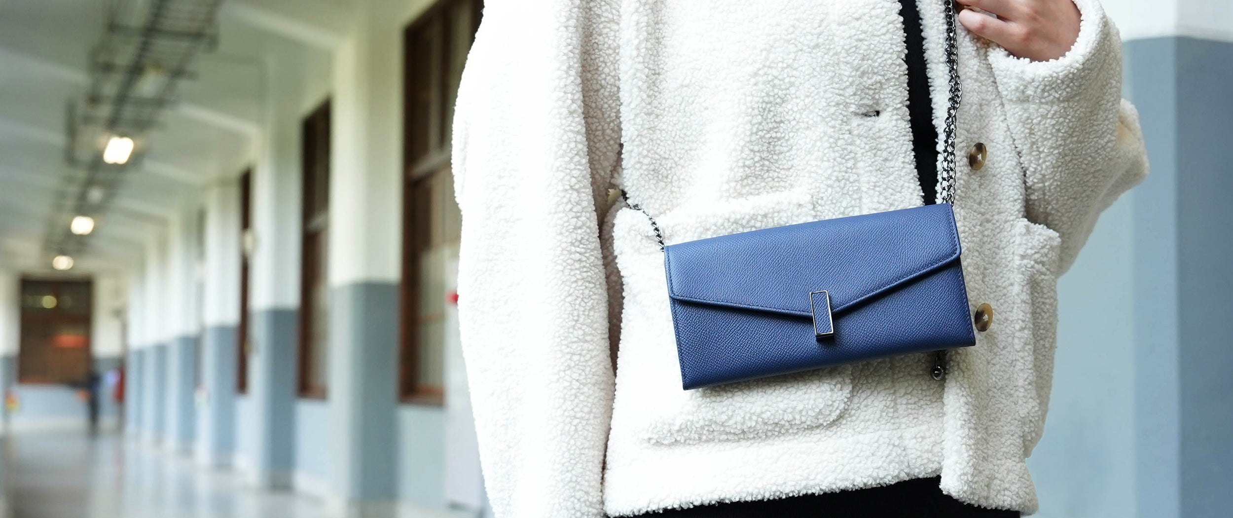 Carina XL v2 Crossbody Clutch - Italian Cross-Hatch in Blue