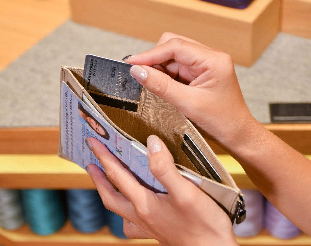 Featherly Passport Wallet - Khaki