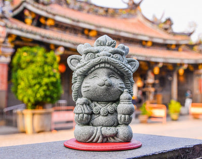 Helio the Lion-Dance Cat Moving Mountain and Sea