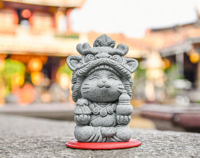 Helio the Lion-Dance Cat Moving Mountain and Sea