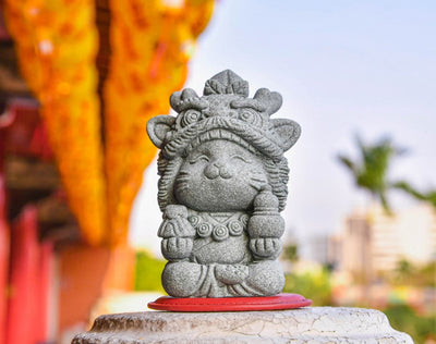 Helio the Lion-Dance Cat Moving Mountain and Sea