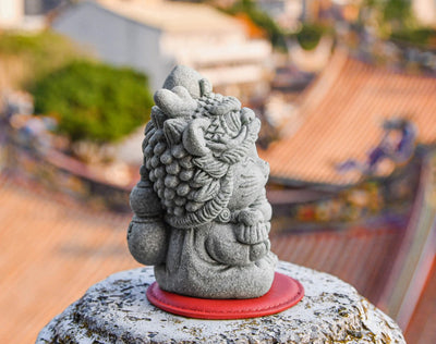 Helio the Lion-Dance Cat Moving Mountain and Sea