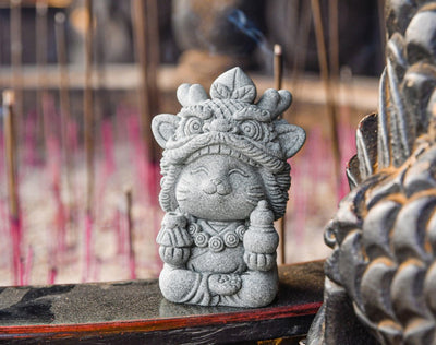 Helio the Lion-Dance Cat Moving Mountain and Sea