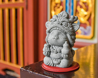 Helio the Lion-Dance Cat Moving Mountain and Sea