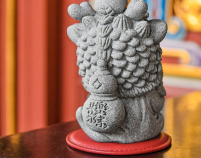 Helio the Lion-Dance Cat Moving Mountain and Sea