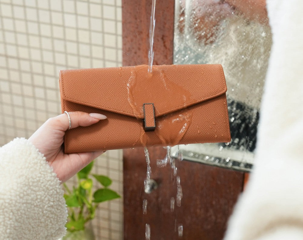 Carina XL v2 Crossbody Clutch - Italian Cross-Hatch in Nutmeg
