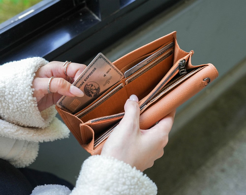 Carina XL v2 Crossbody Clutch - Italian Cross-Hatch in Nutmeg