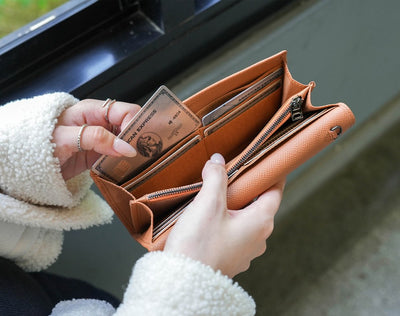 Carina XL v2 Crossbody Clutch - Italian Cross-Hatch in Nutmeg