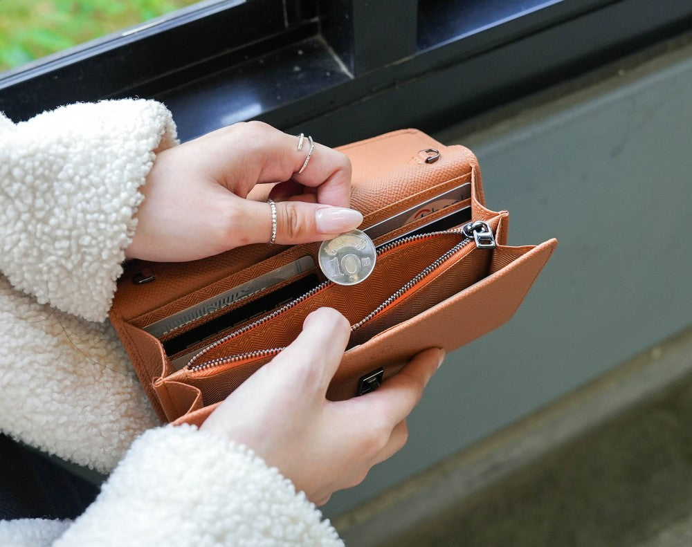 Carina XL v2 Crossbody Clutch - Italian Cross-Hatch in Nutmeg