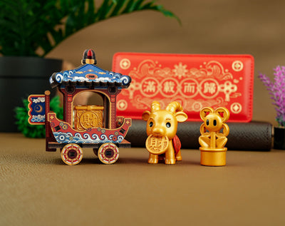 Full display set with gold-stamped leather base