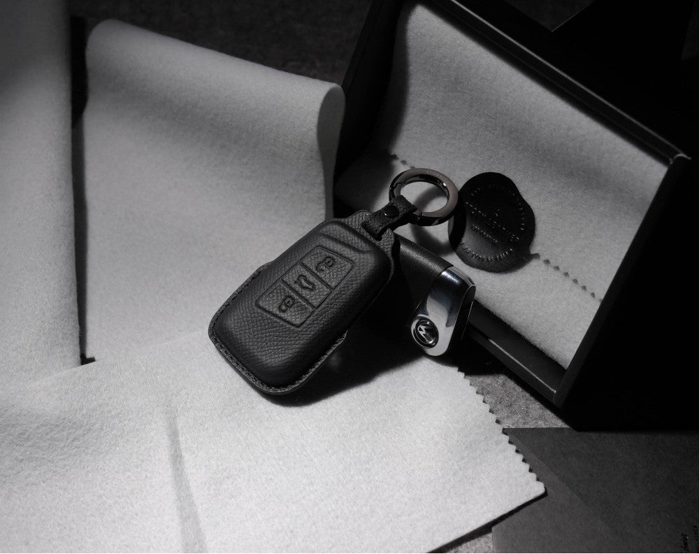 Black Leather Key Cover for Volkswagen & Skoda Smart Key (Style R3)