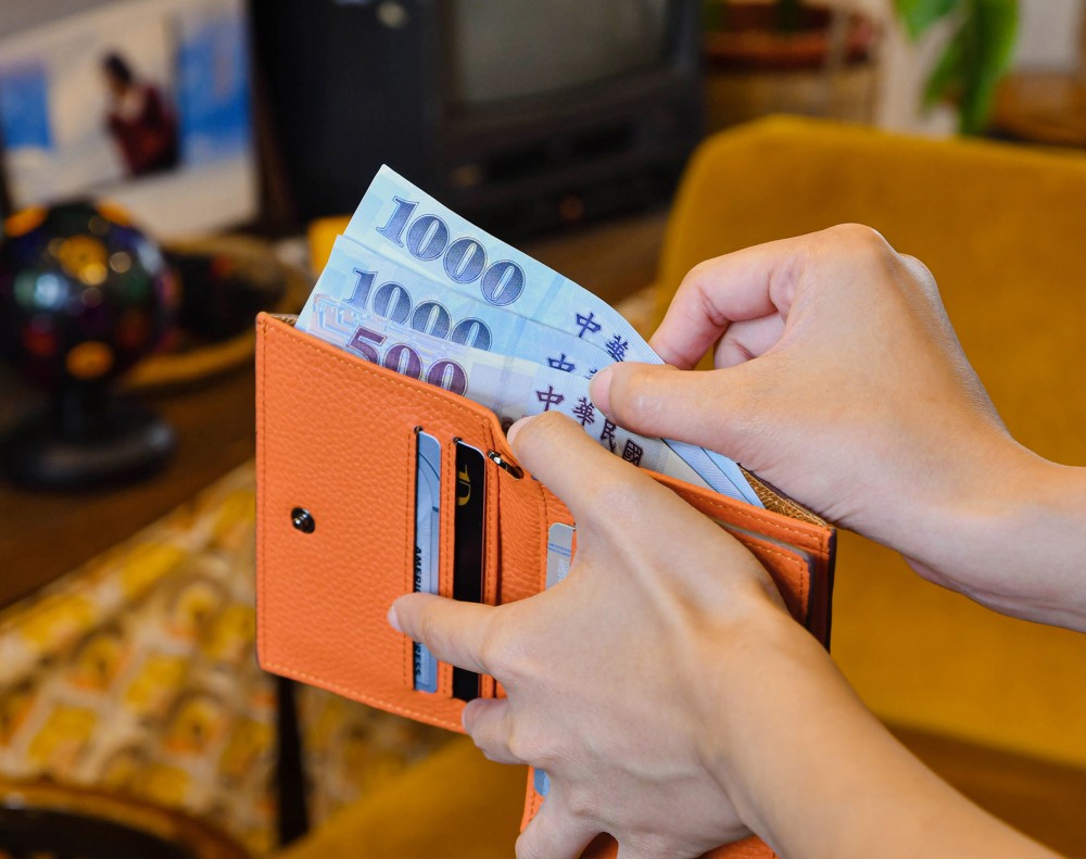 Carina Crossbody Cardholder - Orange Pebble