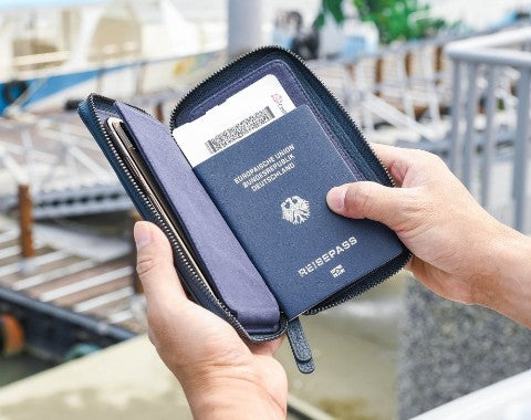 Dakota v3 Travel Wallet